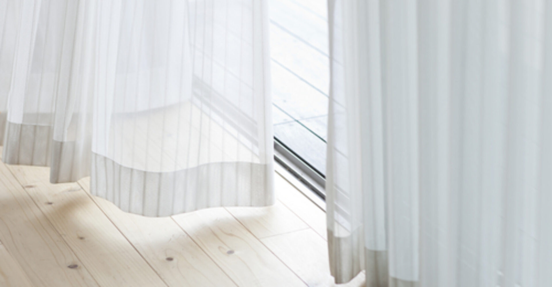 Lavar cortinas y persianas de forma simple y fácil.