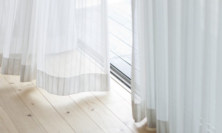 Lavar cortinas y persianas de forma simple y fácil.
